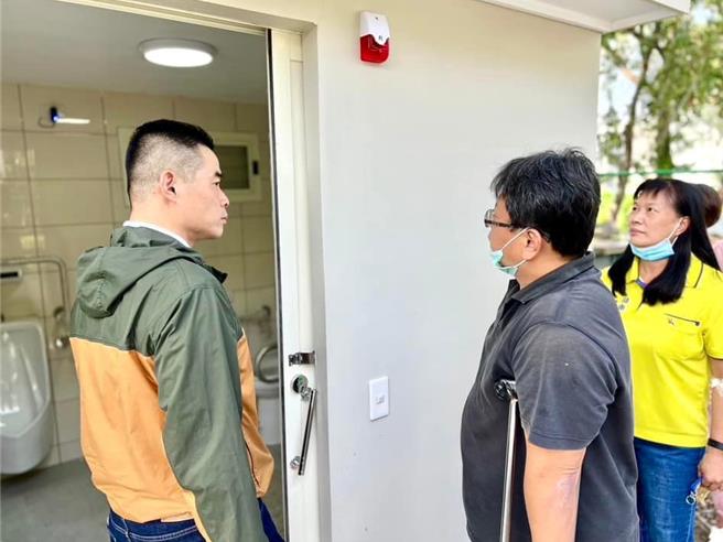 何炳桦说，厕所的设置均符合中央法规，包含无障碍设施等一应俱全，也一并升级维护公园内的部分设施，提供乡亲更完善、友善的公园环境。（何炳桦提供／吴建辉彰化传真）