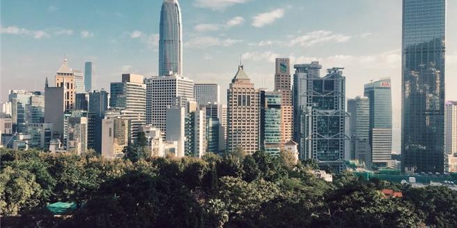 香港国泰航空线上旅展推出限时加码「享飞香港 冬季独享」活动，预订台北往返香港经济舱来回机票，限时优惠8078元起。（国泰航空提供）