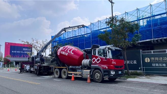 「丰润自在」基地面临20米崇德十二路与16米松强路，强调各户栋距30米以上。（业者提供）