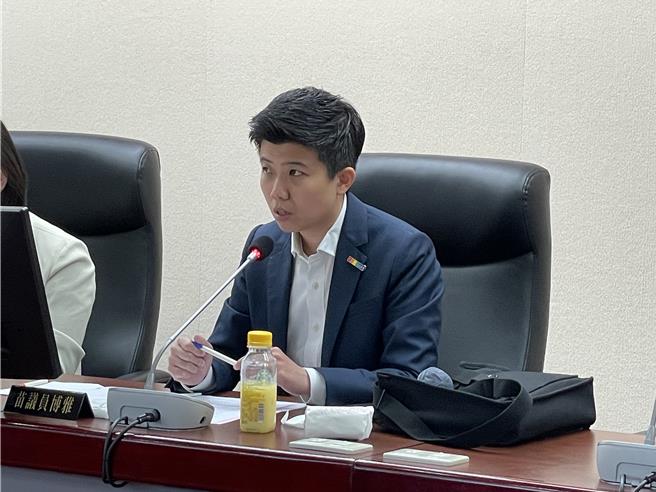 知名共享汽車公司外洩40萬筆用戶個資，但依《台北市共享運具營業管理自治條例》僅能裁罰9萬，為增加業者強化資安的動機，北市議員苗博雅提案修正條例，如有業者因故意或過失，導致消費者個資外洩，情節重大，交通局得撤銷或廢止營運許可。（蔡佩珈攝）