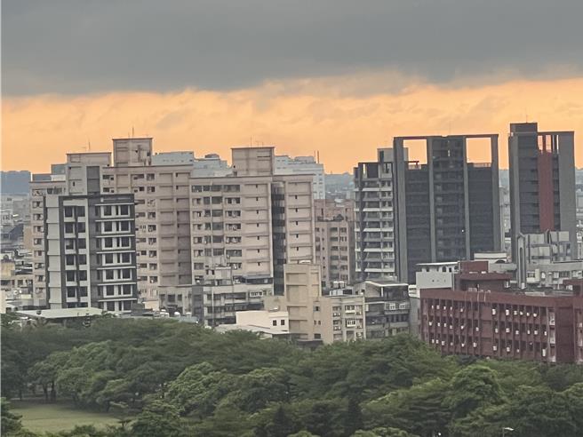 桃园升格后人口持续增加，创税能力也名列前茅，但明年中央统筹分配税款及一般性补助款再居六都之末，蓝绿议员都大喊不公。（蔡依珍摄）