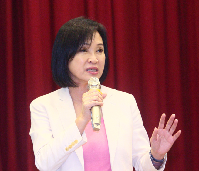 陈其迈挺黄捷暗酸「像有人在板桥选立委、到高雄选市长」，国民党智库执行长柯志恩（图）对此表示，她跟黄捷完全是两码事，陈其迈不要竹篙装菜刀。（资料照，张铠乙摄）