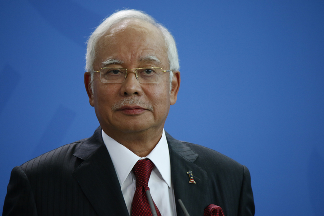 馬來西亞前首相納吉（Najib Razak）涉貪遭判12年徒刑，今年8月服刑屆滿週年，但他最近因高燒與嚴重喉嚨痛住院治療，確認感染COVID-19（2019冠狀病毒疾病）。(圖/shutterstock)