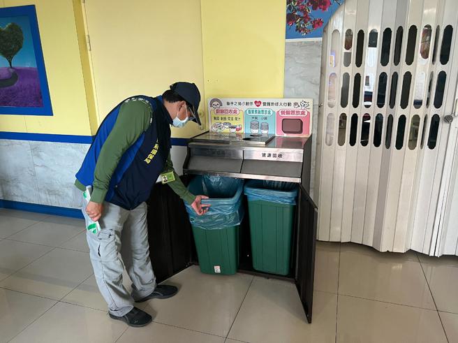 环保局加强查核超商店内垃圾分类与存放（图片来源：高雄市环保局提供）