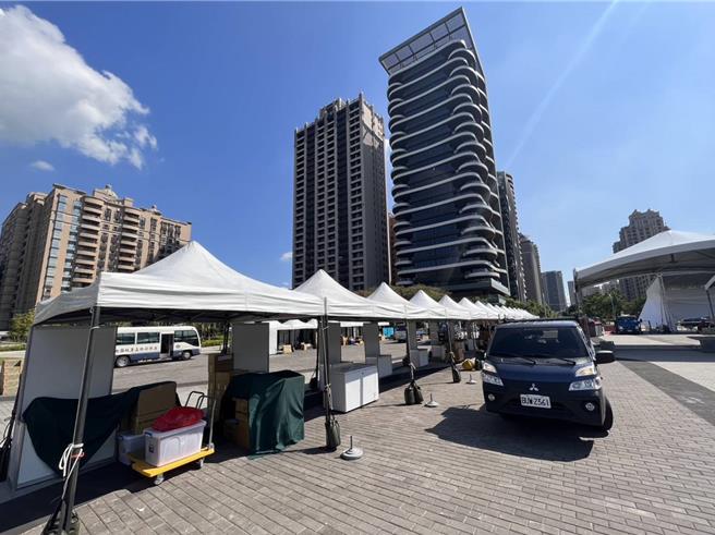 法务部矫正机关教化艺文及技训作业联合展示（售）会3至5日在桃园艺文广场举办会场总共设有七十几个摊位。（警方提供）