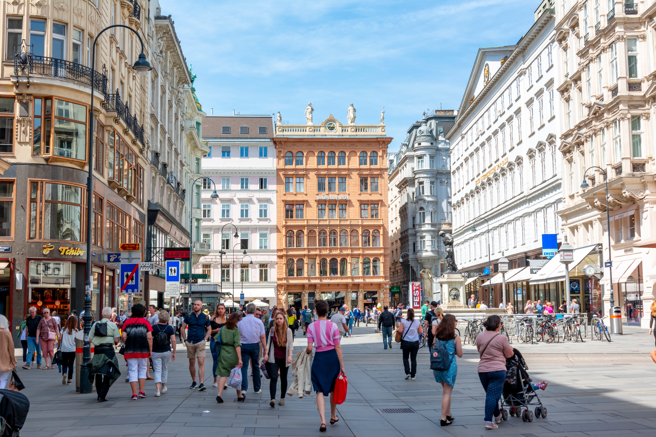 國際民主及選舉協助研究所表示，全球有將近一半國家的民主水準正在下滑，包括許多成熟的歐洲民主國家，如奧地利等。（圖／Shutterstock）
