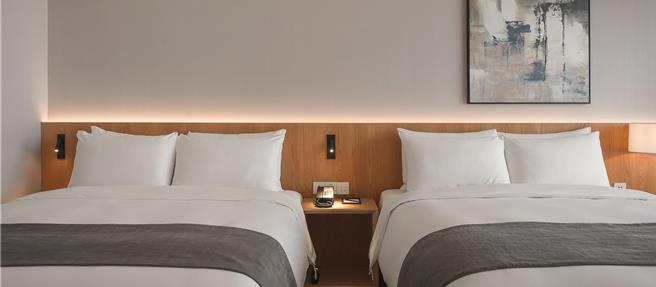 3天2夜豪华家庭房平日住宿券，含1日4客早餐9900元，平均每人每晚1238元。(禧榕轩大饭店提供)