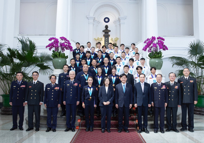 總統接見「2023年第20屆世界警察消防運動會」代表團。（圖 / 新北市警察局提供）