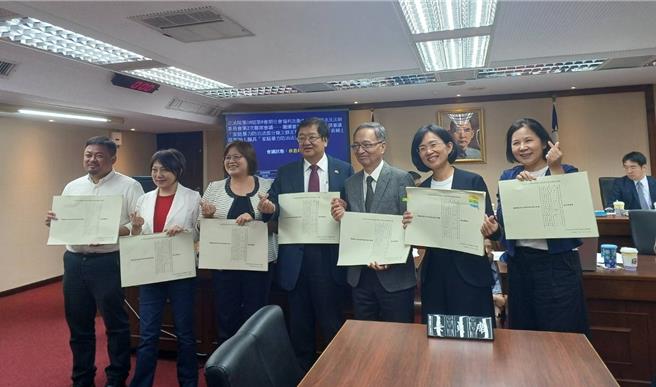 立院社福及衛環委員會、司法委員會今天召開聯席會議，審議《家暴防治法》修正草案，逐條審查完竣，提報院會討論。（王家瑜攝）