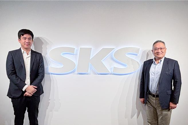 新光保全創新研發中心成立。左為吳昕東董事長右為洪國超總經理。（新保提供）