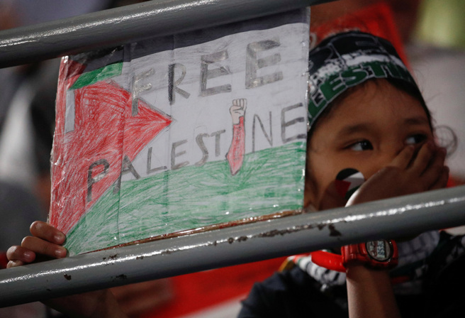 馬來西亞教育部推動「巴勒斯坦團結週」活動，教育部轄下各級學校響應政府捍衛巴勒斯坦人民的權利。（圖／路透社）