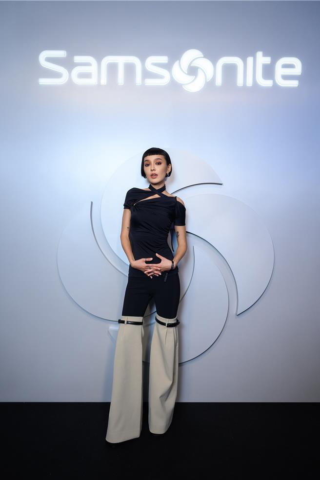 百年旅行箱品牌Samsonite迎來第113周年，即日起於新加坡隆重舉辦《下一站Samsonite：穿越時光之旅》的亞太區獨家展覽，韓國男神李棟旭、 台灣品牌大使李函都現身現場。 
