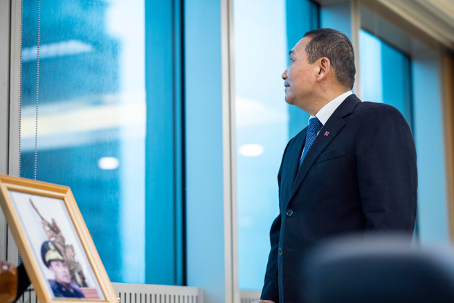 國民黨總統參選人侯友宜仍相信藍白有合作的可能，也向柯文哲喊話，放下自己，完成人民期待。(翻攝自侯友宜臉書)