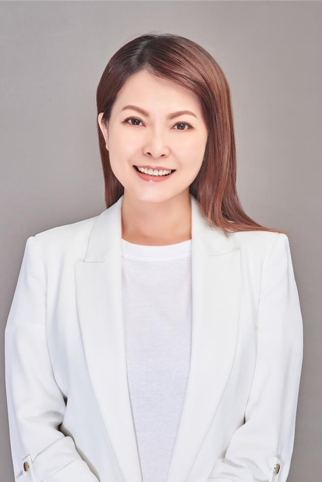 国民党高市第6选区参选人陈美雅今（2）日再批，高市议长康裕成辩称黄捷有事没到，才把她的看板放在校园，认为议长用公款助选，违反行政中立。（陈美雅提供）