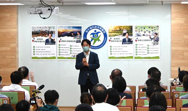 民进党总统参选人赖清德与医护人员座谈。（李京升摄）