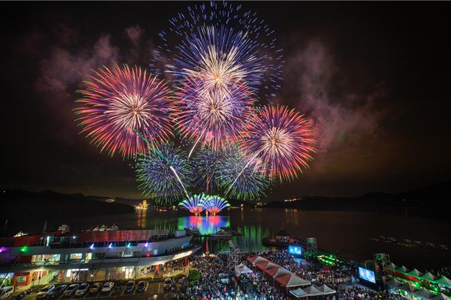 日月潭花火音樂嘉年華4日移師伊達邵碼頭廣場，台灣原聲童聲合唱團、邵族杵音、達瑪巒文化藝術團等展現在地文化魅力。（日月潭風管處提供／楊靜茹南投傳真）