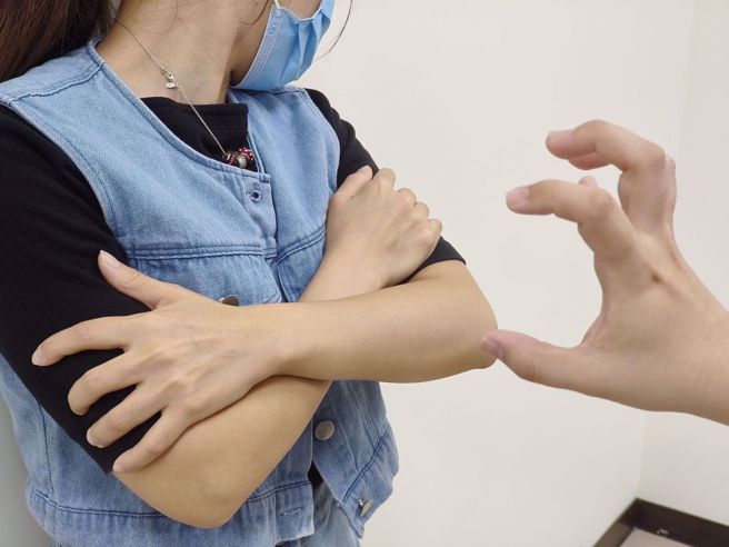 三重警分局今下午接獲報案，受害女子指稱日前搭乘捷運自淡水站往三重國小站途中，於車廂內遭陌生男子「偷摸下體」。（圖僅示意 / 中時資料照）