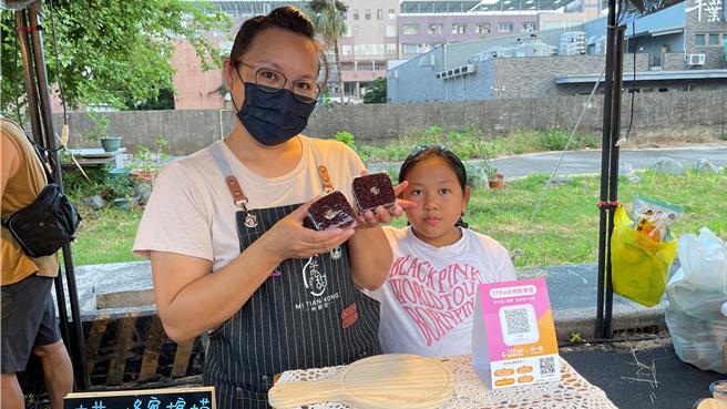 由台東縣政府推出的縣政APP「TTPush」，今年11月起再推新功能，只要每天走5000步，就有機會獲得100枚台東金幣。（蕭嘉蕙攝）