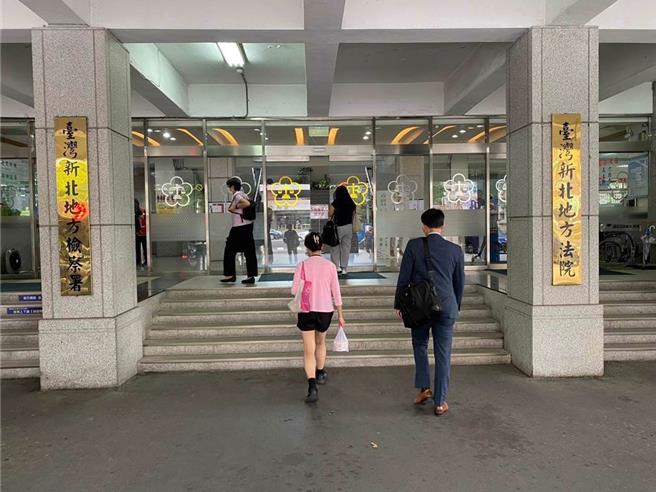 新北市新莊警分局呂姓警員勾結友人貪走兩萬餘遺失物，被新北地方法院依公務侵占等罪處2年徒刑，緩刑5年，並需支付國庫30萬，接受法治教育5場、褫奪公權2年。（資料照）