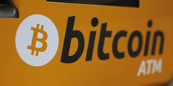 比特币年满15岁，自首次在交易所交易以来，涨幅高达3,449,989,839％。图／美联社