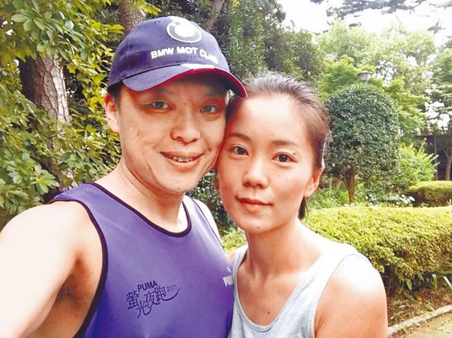 赵天麟（左）与大陆籍女子（右）有婚外情，多张亲密照片外流（网路照）