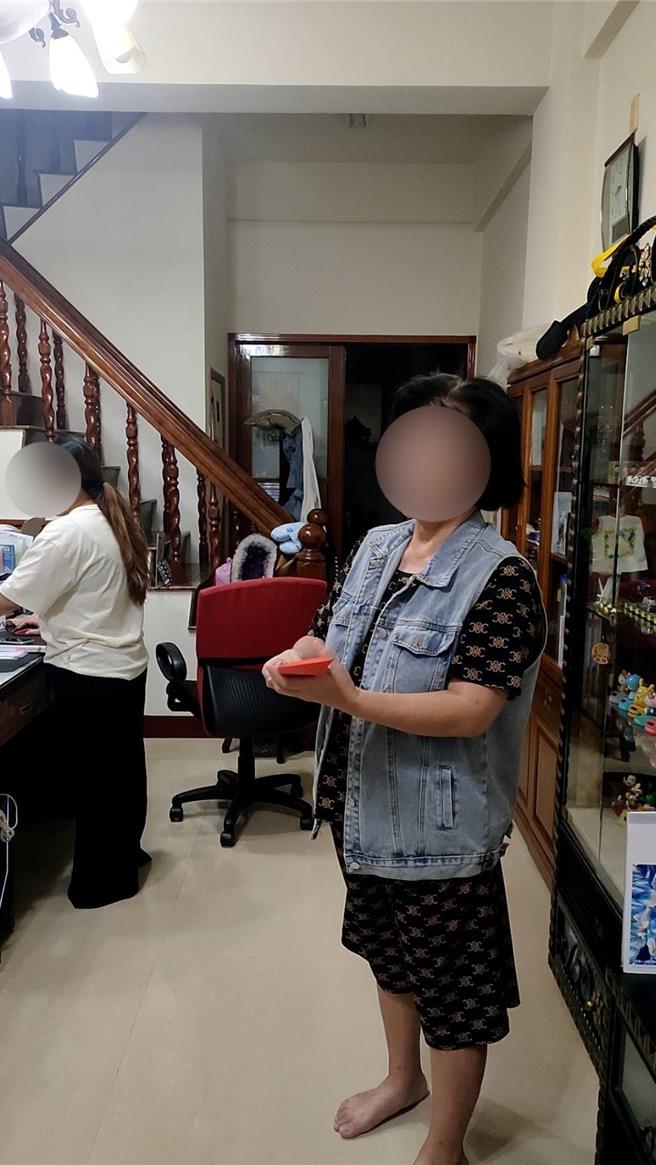 谢姓住户家中信箱突然出现上万元红包，担心有诈报警，警方向邻居追查成功「破案」。（警方提供／任义宇高雄传真）