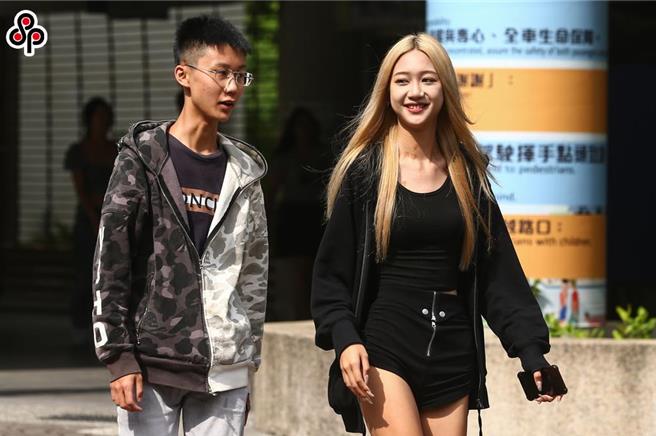 113學年度大學「繁星推薦」暨「申請入學」2本招生簡章於今(3)日公告。（本報資料照）