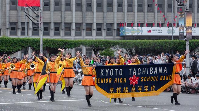 「橘色恶魔」日本京都橘高校吹奏乐部12月将再次访台，比去年更盛大的98人编制，首站选在高雄演出。（高市府提供／洪浩轩高雄传真）