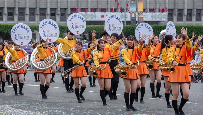 「橘色恶魔」日本京都橘高校吹奏乐部12月将再次访台，比去年更盛大的98人编制，首站选在高雄演出。（高市府提供／洪浩轩高雄传真）