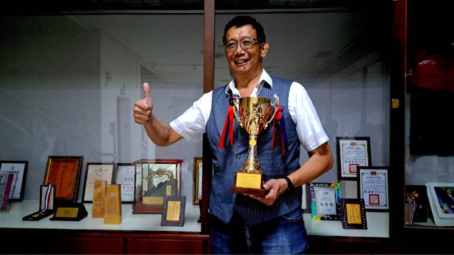 誤打誤撞當了36年志工的孫振民，歡迎大家於大墩40周年館慶期間，分享各場特展的精彩內容。（圖片來源：台中市大墩文化中心提供）