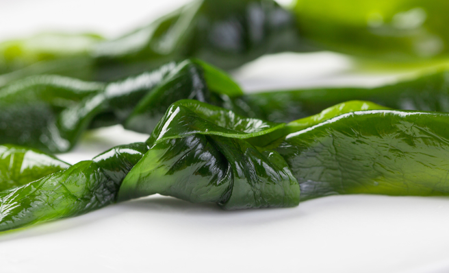 料理达人分享海带打结的原因，引起网友讨论。（图／shutterstock）