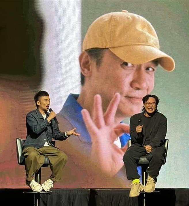 陈奕迅（右）3日跟MV导演张杰邦分享拍摄过程趣事。（环球音乐提供）