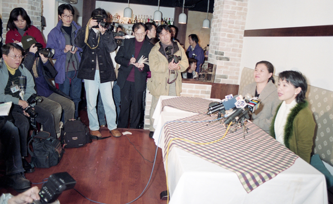 24年前蔡幸娟开记者会否认。（图／中时资料照片）