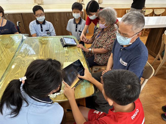 金門縣府訪團參與老少共學交流學習。（圖／高雄市立大同醫院）