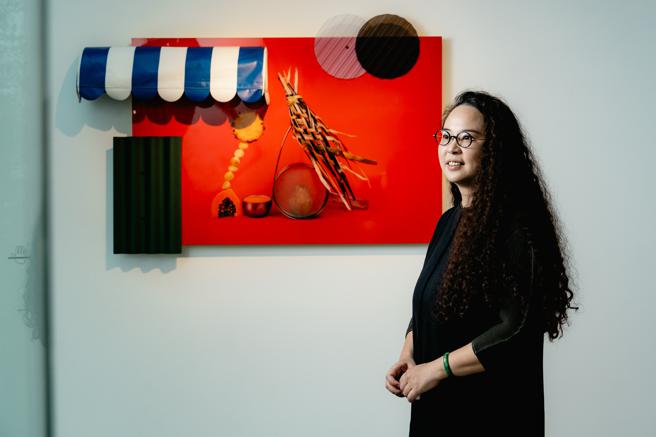 艺术家程仁佩擅长参与式与行动艺术，这次的计画走访内惟市场半年之久（作品《甜蜜蜜》）（图片来源：高雄市文化局提供）
