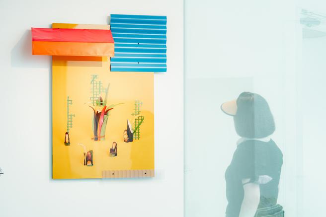 内惟艺术中心常常是当地人买菜完毕的休息放松之地（作品《香喷喷》）（图片来源：高雄市文化局提供）