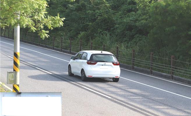 花莲警方今年2月启用台9线花莲富源至瑞北段设置测速照相杆，其中250.8公里处的测速照相，截至10月底共开出2.1万张罚单。（花莲县警察局提供／王志伟花莲传真）