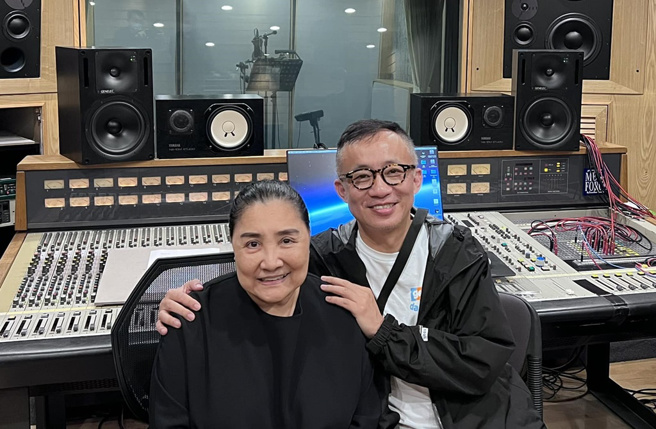 许常德今到医院探望陈盈洁。（图／取自许常德脸书）