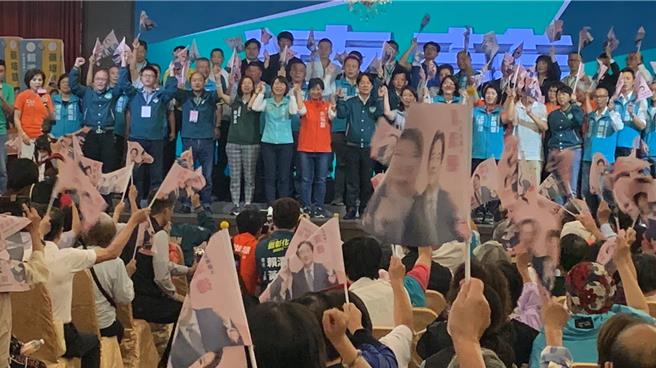 赖清德与蔡培慧南投后援会成立大会，赖清德喊出2024总统大选决战中台湾的关键在南投！」。（曾雪蒨摄）