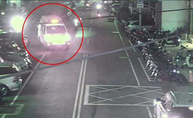救護車當天出勤的監視器畫面。（警方提供）