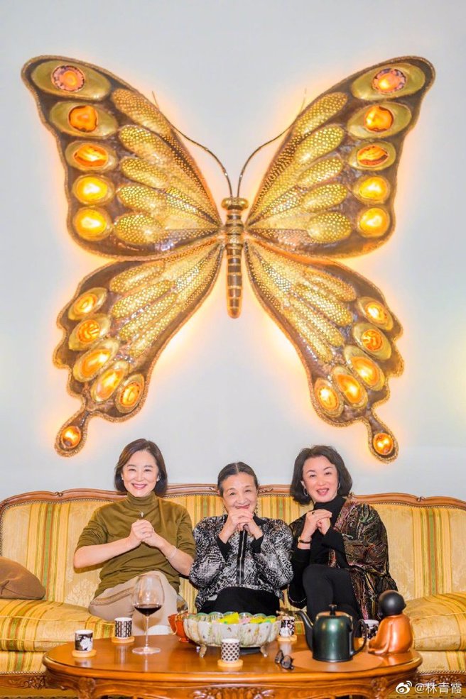 (左起)林青霞、江青、金星。(图/微博@林青霞)