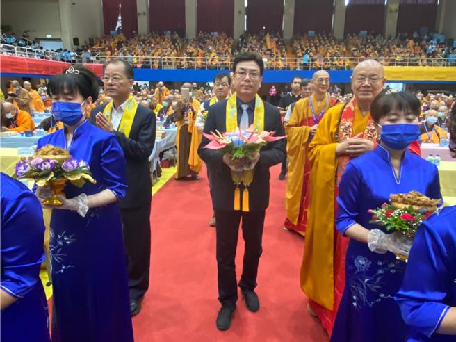 由慈法禅寺主办的「药师佛文化节」迄今迈入第7年，慈法禅寺住持净耀法师邀请全台各道场、僧眾共同修持药师佛法门。（高钧麟摄）