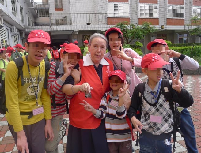 充满母爱的顾美玲宣教士。（毕士大提供／王志伟花莲传真）