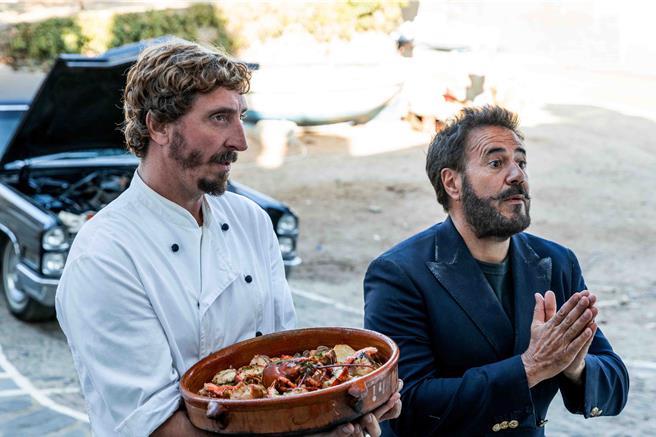 《与达利有约》找来酷似小劳勃道尼的法国巨星荷西贾西亚（右）演出。（天马行空提供）