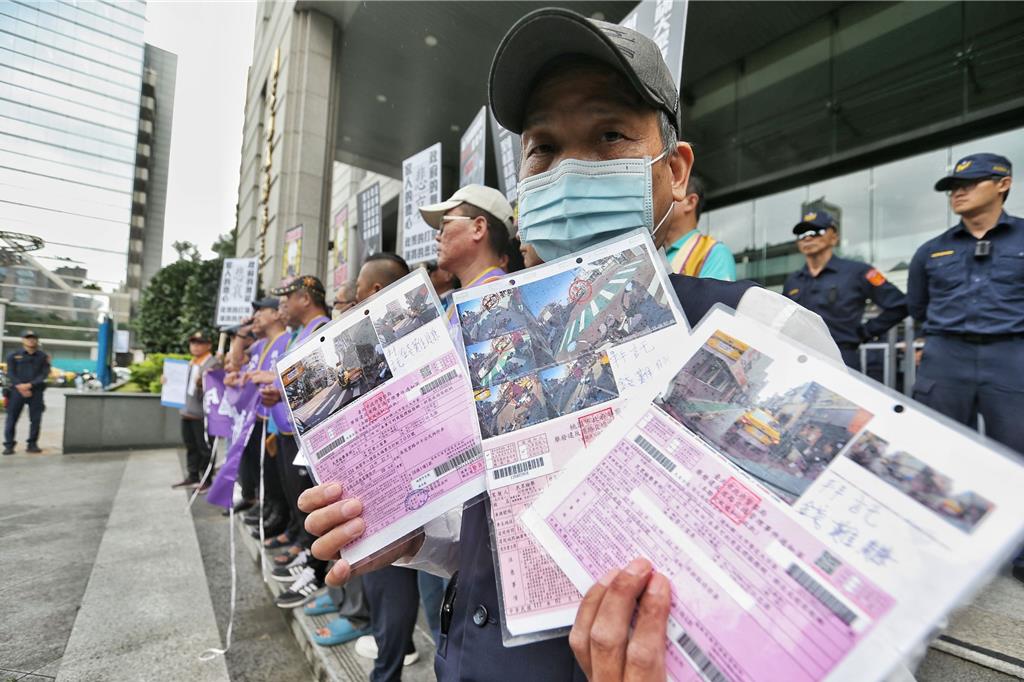 檢舉違停記點暴增 小黃不敢路邊停車接客 - 生活