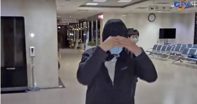 「最知名假律师」周方慰今年初才因违反律师法被起诉，如今又遭控积欠社区近800万元管理费。（图／翻摄画面）