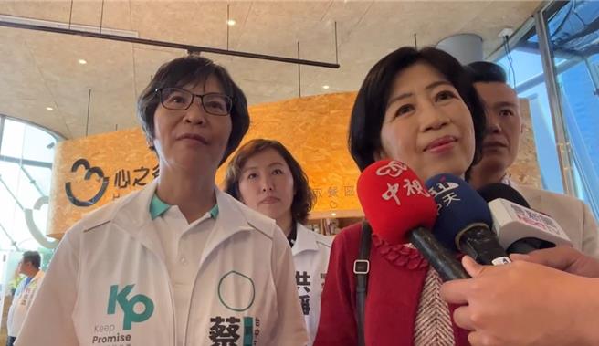 柯文哲的妻子陳佩琪今天受訪表示，柯文哲說要贏3％也要退居當副手「有點奇怪」。（張亦惠攝）