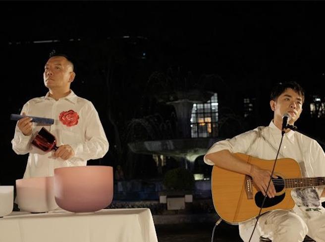 陈谦文(右)与田定丰昨在松菸巴洛克花园举办「夜空下的舒心协奏曲」音乐会。（唱戏世界娱乐提供）