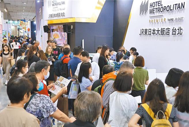 旅展期間，JR東日本大飯店台北推出限期4天的鉑麗安自助餐廳餐券快閃優惠價999元，比原價省下629元。(羅永銘攝)