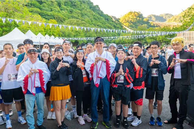 桃园火影忍者修炼嘉年华，市长张善政化身七代目火影与民同乐。（吕筱蝉摄）